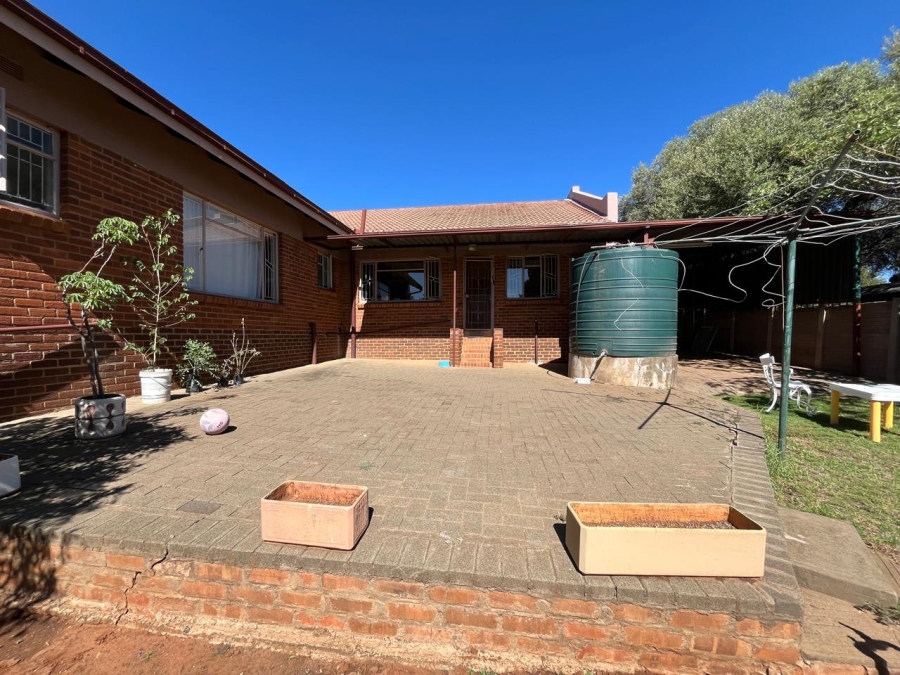 4 Bedroom Property for Sale in Langenhovenpark Free State